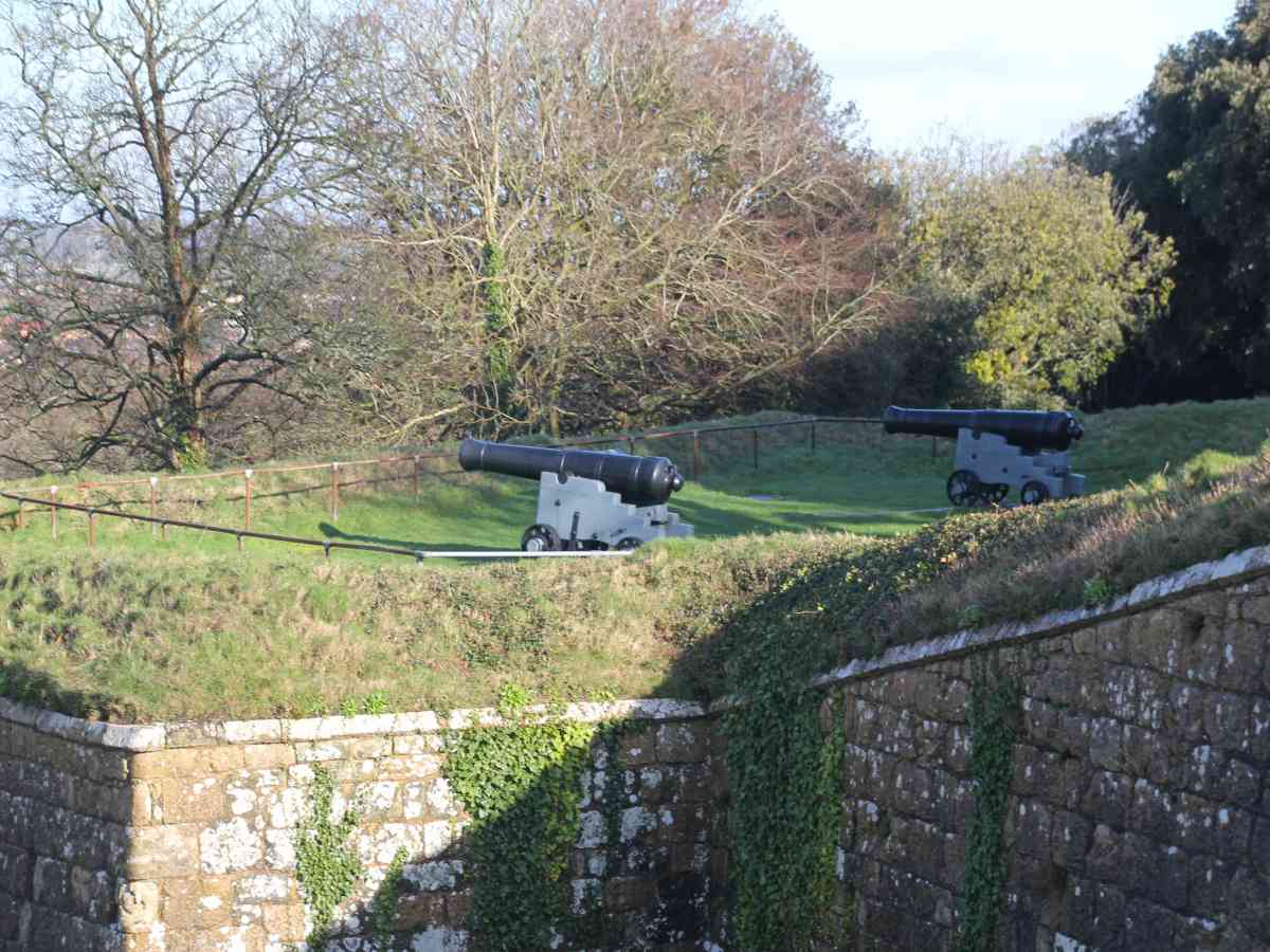 Carisbrooke Castle picture gallery